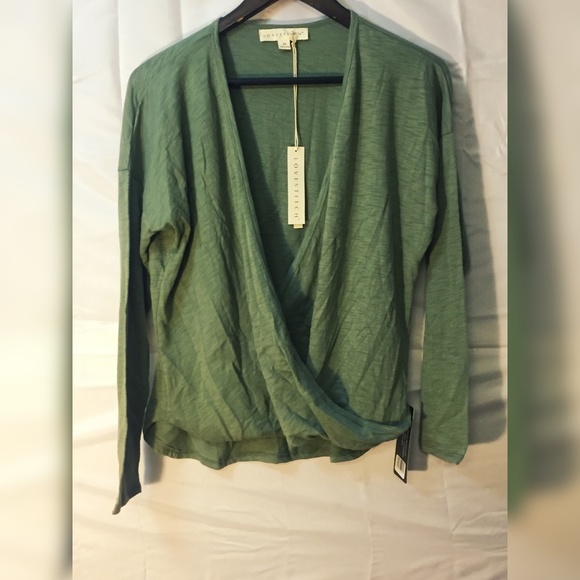 Top - Picture 2 of 3